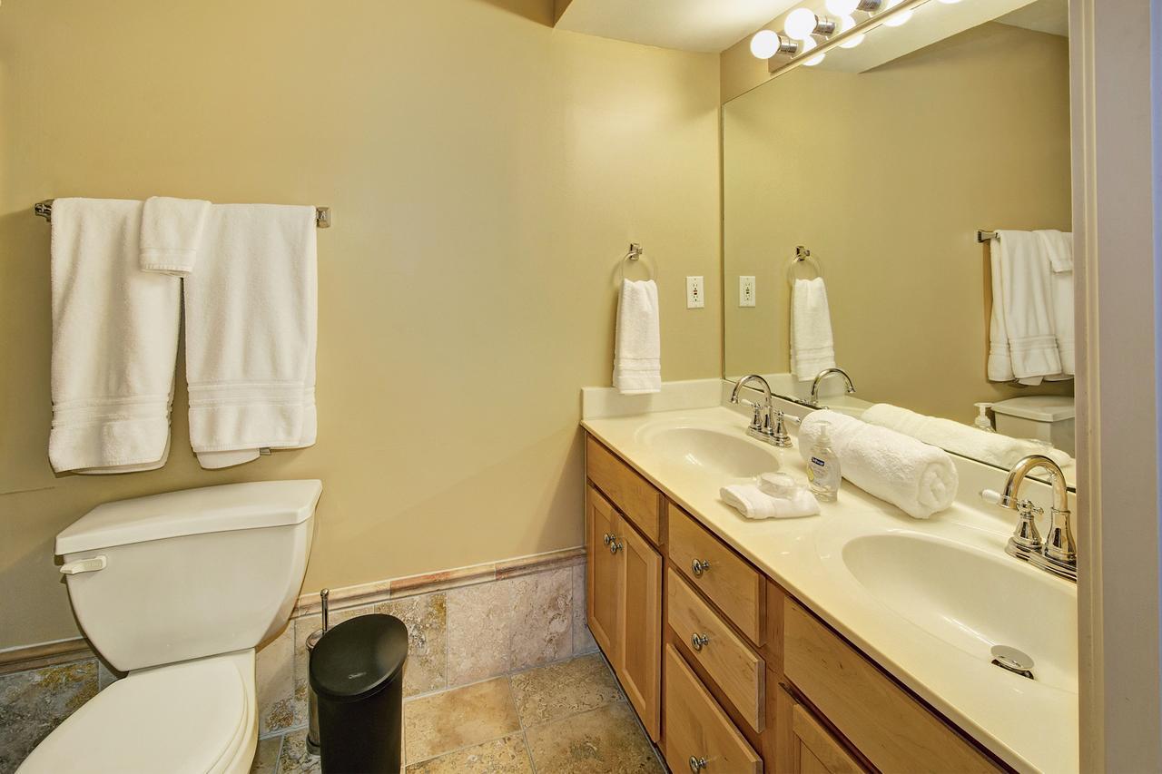 Restaurant Row Townhouse 2 King Bedrooms Louisville Eksteriør billede